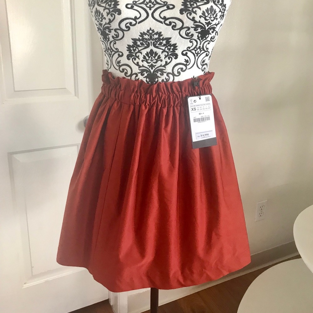 SOLD. Zara Elastic Skirt